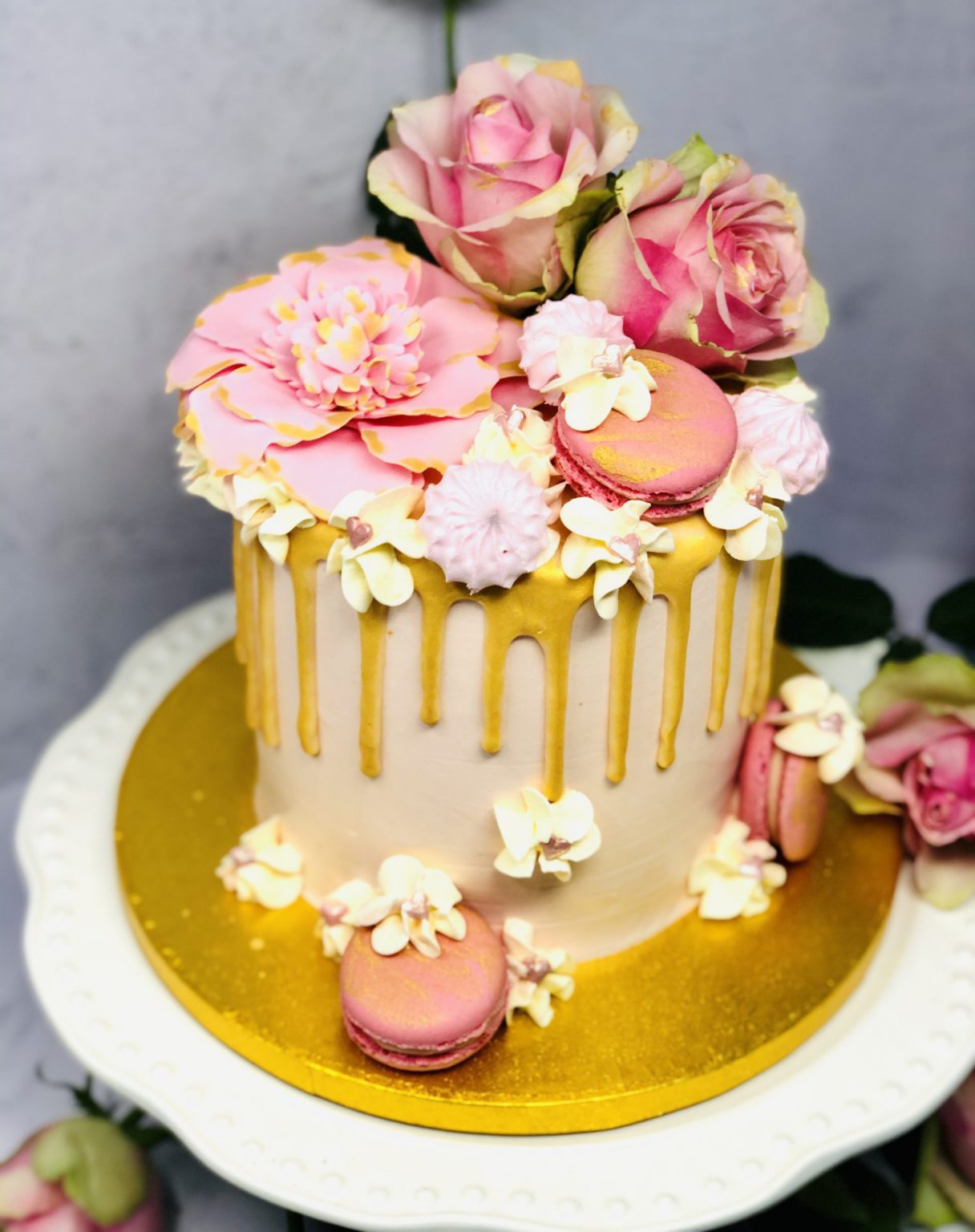 Pink and gold Macaronia™ Cake – 6 inches | 7Marvels Cakes & Macarons